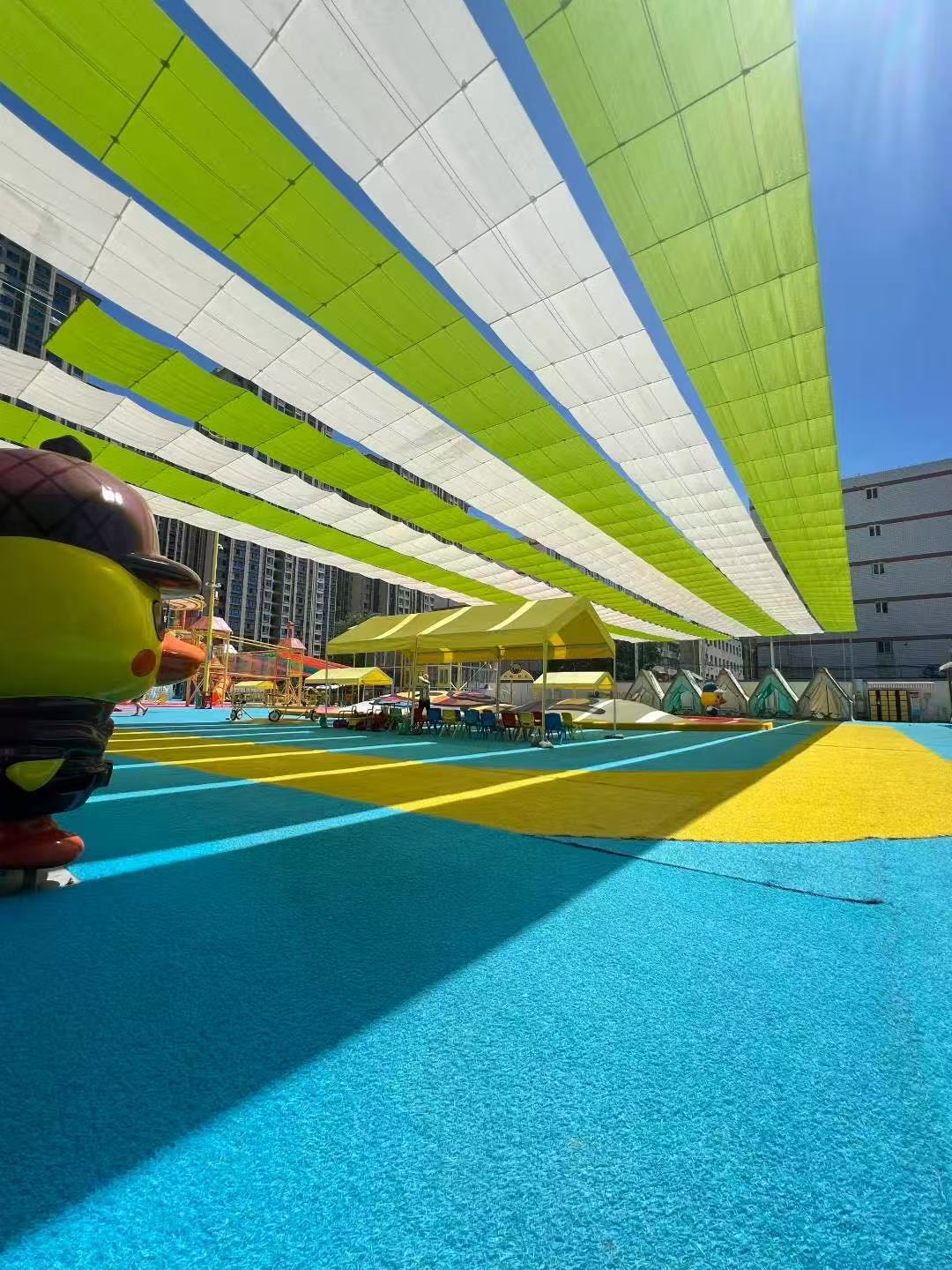 作为园长，夏天最愁的就是娃的户外活动！🌞游乐这款遮阳帘再也不用发愁孩子们户外活动了